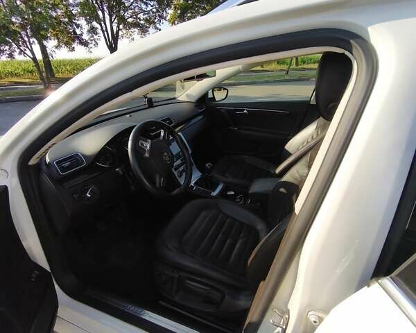 Белый Фольксваген Пассат, объемом двигателя 1.97 л и пробегом 229 тыс. км за 10800 $, фото 9 на Automoto.ua