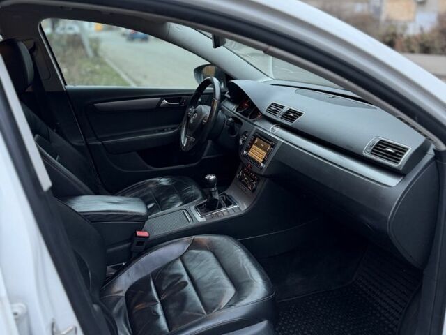 Белый Фольксваген Пассат, объемом двигателя 2 л и пробегом 40 тыс. км за 5300 $, фото 8 на Automoto.ua