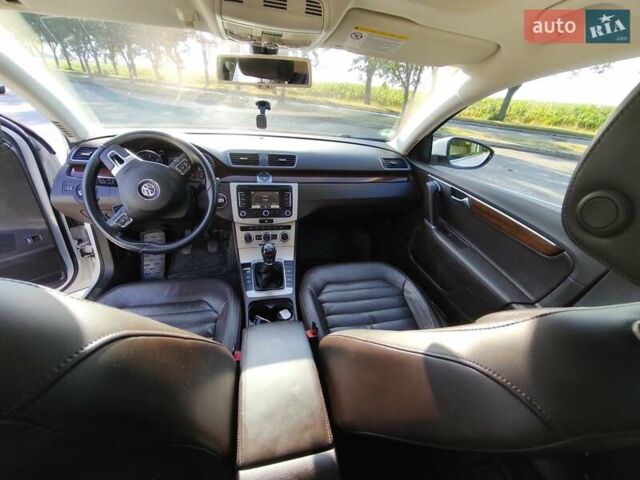 Белый Фольксваген Пассат, объемом двигателя 1.97 л и пробегом 229 тыс. км за 10800 $, фото 5 на Automoto.ua