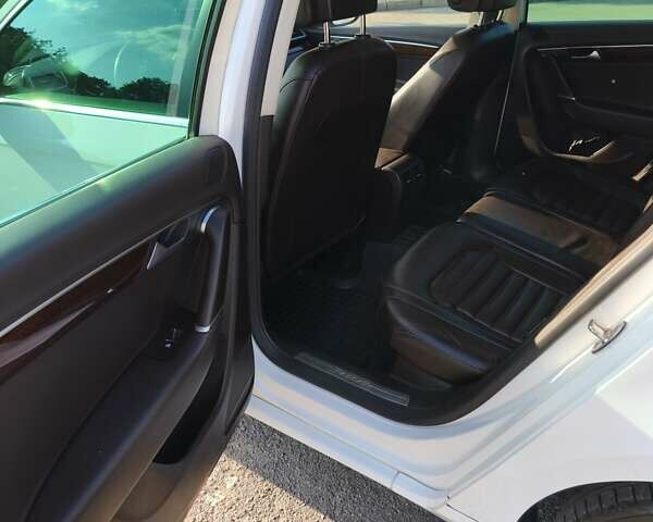 Белый Фольксваген Пассат, объемом двигателя 1.97 л и пробегом 229 тыс. км за 10800 $, фото 8 на Automoto.ua