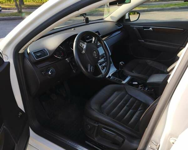 Белый Фольксваген Пассат, объемом двигателя 1.97 л и пробегом 229 тыс. км за 10800 $, фото 6 на Automoto.ua