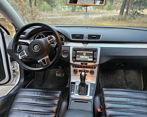 Белый Фольксваген Пассат, объемом двигателя 1.97 л и пробегом 305 тыс. км за 13800 $, фото 11 на Automoto.ua