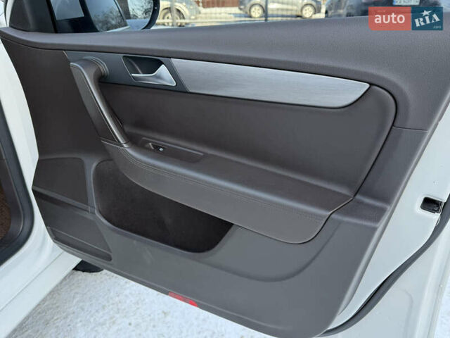 Белый Фольксваген Пассат, объемом двигателя 2 л и пробегом 307 тыс. км за 11500 $, фото 26 на Automoto.ua