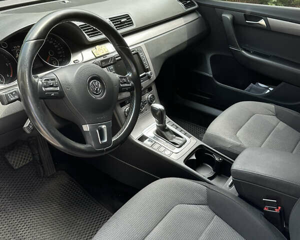 Белый Фольксваген Пассат, объемом двигателя 2 л и пробегом 222 тыс. км за 10500 $, фото 10 на Automoto.ua