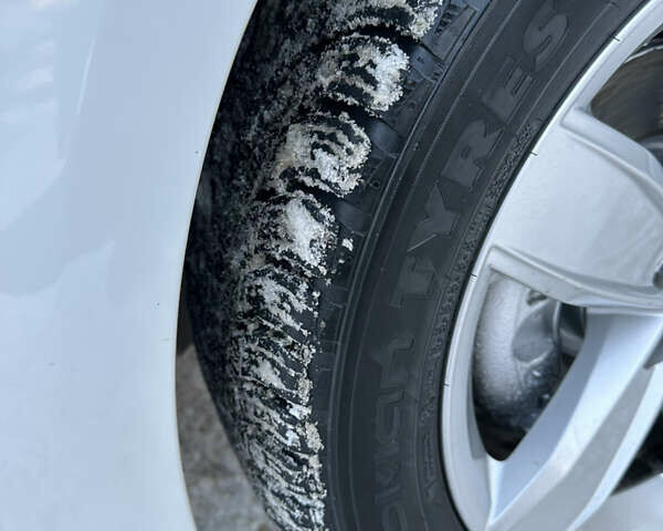 Белый Фольксваген Пассат, объемом двигателя 2 л и пробегом 280 тыс. км за 11250 $, фото 8 на Automoto.ua