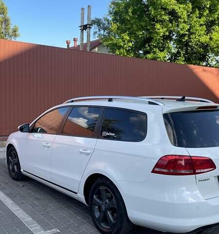 Белый Фольксваген Пассат, объемом двигателя 1.6 л и пробегом 215 тыс. км за 10000 $, фото 9 на Automoto.ua