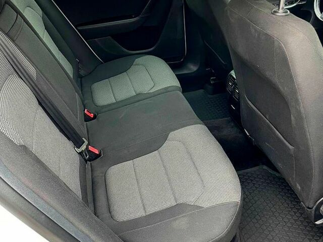 Белый Фольксваген Пассат, объемом двигателя 2 л и пробегом 250 тыс. км за 9500 $, фото 6 на Automoto.ua