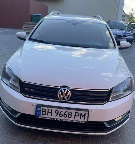 Белый Фольксваген Пассат, объемом двигателя 1.6 л и пробегом 215 тыс. км за 10000 $, фото 1 на Automoto.ua