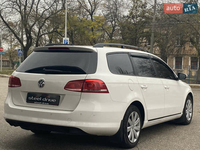 Белый Фольксваген Пассат, объемом двигателя 2 л и пробегом 298 тыс. км за 11299 $, фото 3 на Automoto.ua