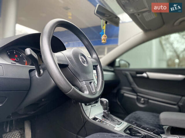 Белый Фольксваген Пассат, объемом двигателя 2 л и пробегом 298 тыс. км за 11299 $, фото 7 на Automoto.ua