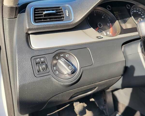 Белый Фольксваген Пассат, объемом двигателя 1.6 л и пробегом 308 тыс. км за 9500 $, фото 18 на Automoto.ua