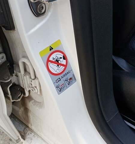 Белый Фольксваген Пассат, объемом двигателя 1.97 л и пробегом 270 тыс. км за 10400 $, фото 15 на Automoto.ua