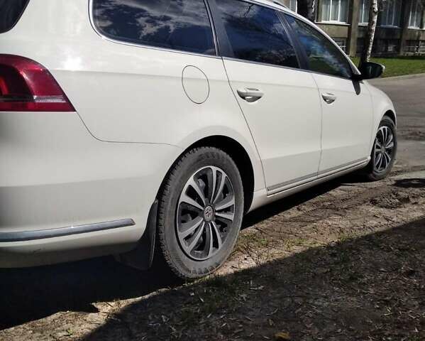 Білий Фольксваген Пассат, об'ємом двигуна 2 л та пробігом 260 тис. км за 12200 $, фото 4 на Automoto.ua
