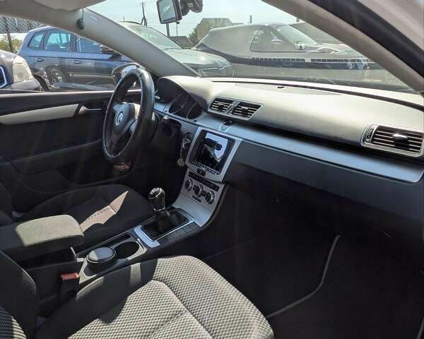 Белый Фольксваген Пассат, объемом двигателя 2 л и пробегом 225 тыс. км за 9800 $, фото 12 на Automoto.ua