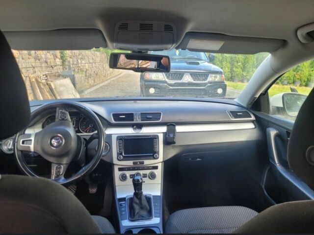 Белый Фольксваген Пассат, объемом двигателя 2 л и пробегом 270 тыс. км за 11000 $, фото 3 на Automoto.ua