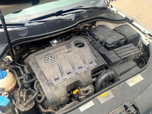 Белый Фольксваген Пассат, объемом двигателя 2 л и пробегом 350 тыс. км за 11500 $, фото 6 на Automoto.ua