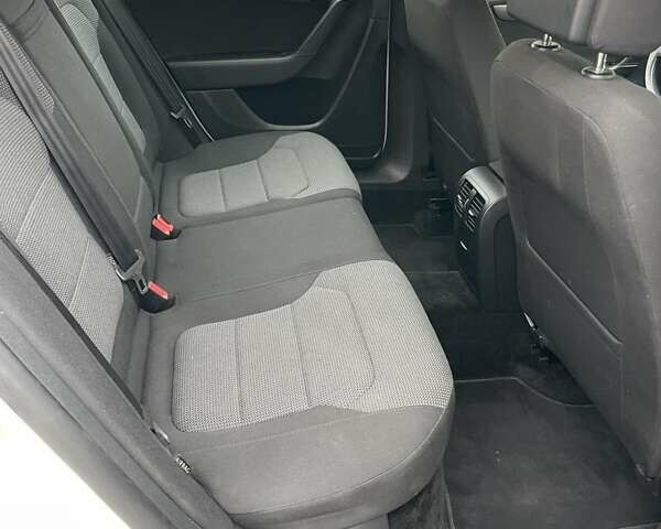 Білий Фольксваген Пассат, об'ємом двигуна 1.97 л та пробігом 255 тис. км за 11900 $, фото 29 на Automoto.ua