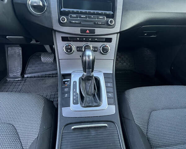 Білий Фольксваген Пассат, об'ємом двигуна 1.97 л та пробігом 338 тис. км за 9999 $, фото 54 на Automoto.ua