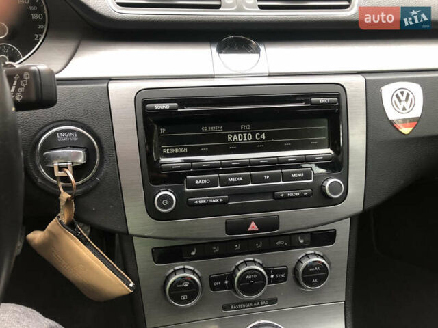 Білий Фольксваген Пассат, об'ємом двигуна 2 л та пробігом 217 тис. км за 10500 $, фото 16 на Automoto.ua