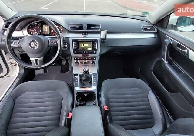 Белый Фольксваген Пассат, объемом двигателя 1.97 л и пробегом 219 тыс. км за 12555 $, фото 48 на Automoto.ua