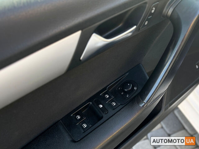 Белый Фольксваген Пассат, объемом двигателя 1.6 л и пробегом 228 тыс. км за 11200 $, фото 9 на Automoto.ua