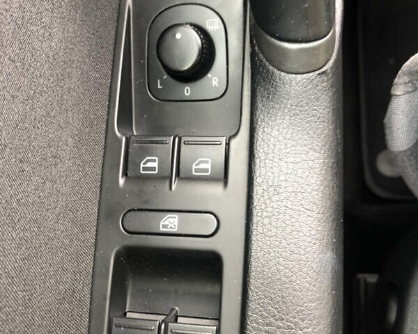 Білий Фольксваген Пассат, об'ємом двигуна 2 л та пробігом 217 тис. км за 10500 $, фото 19 на Automoto.ua