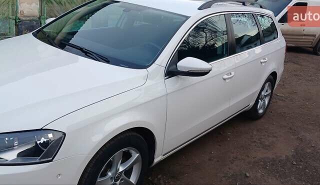 Білий Фольксваген Пассат, об'ємом двигуна 2 л та пробігом 95 тис. км за 12950 $, фото 2 на Automoto.ua