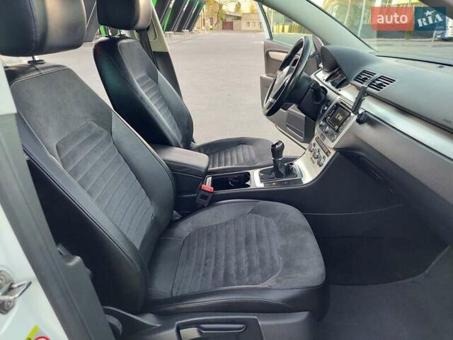 Белый Фольксваген Пассат, объемом двигателя 1.97 л и пробегом 219 тыс. км за 12555 $, фото 7 на Automoto.ua