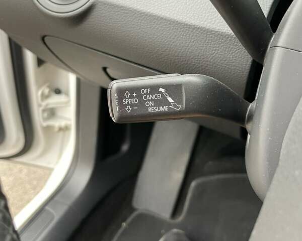 Білий Фольксваген Пассат, об'ємом двигуна 1.97 л та пробігом 255 тис. км за 11900 $, фото 40 на Automoto.ua