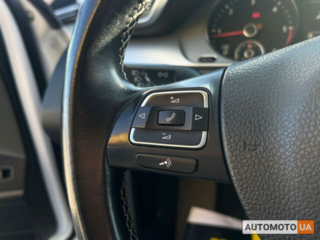 Белый Фольксваген Пассат, объемом двигателя 1.6 л и пробегом 228 тыс. км за 11200 $, фото 12 на Automoto.ua