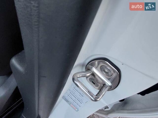 Белый Фольксваген Пассат, объемом двигателя 1.97 л и пробегом 219 тыс. км за 12555 $, фото 38 на Automoto.ua