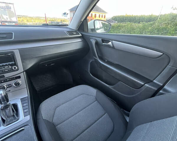 Белый Фольксваген Пассат, объемом двигателя 2 л и пробегом 238 тыс. км за 9500 $, фото 19 на Automoto.ua