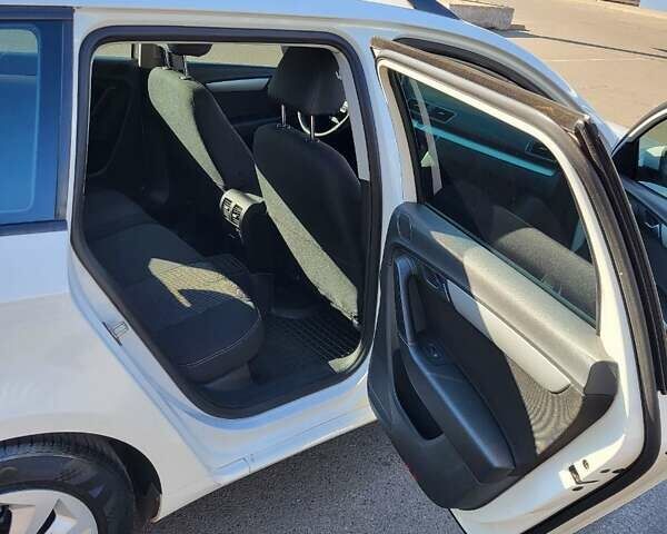 Белый Фольксваген Пассат, объемом двигателя 1.6 л и пробегом 308 тыс. км за 9500 $, фото 15 на Automoto.ua