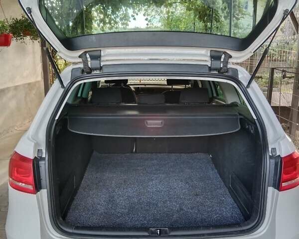 Белый Фольксваген Пассат, объемом двигателя 1.6 л и пробегом 329 тыс. км за 9000 $, фото 6 на Automoto.ua