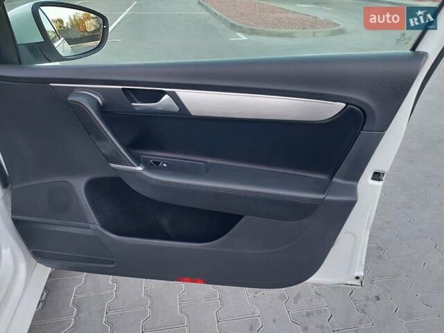 Белый Фольксваген Пассат, объемом двигателя 1.97 л и пробегом 219 тыс. км за 12555 $, фото 10 на Automoto.ua