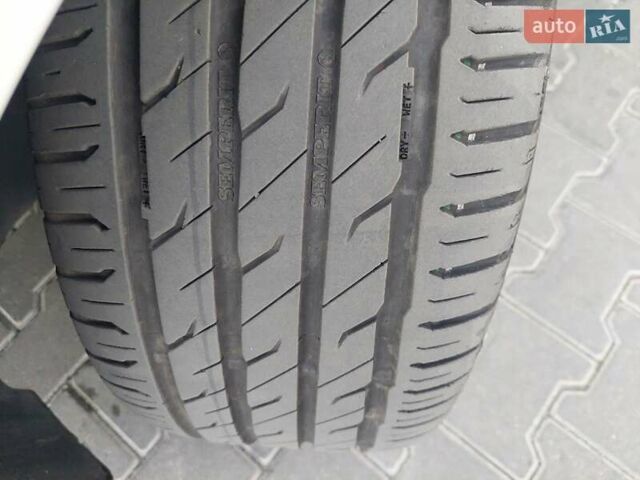 Белый Фольксваген Пассат, объемом двигателя 1.97 л и пробегом 219 тыс. км за 12555 $, фото 1 на Automoto.ua