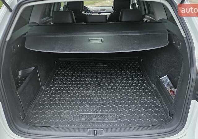 Белый Фольксваген Пассат, объемом двигателя 1.97 л и пробегом 240 тыс. км за 12300 $, фото 16 на Automoto.ua