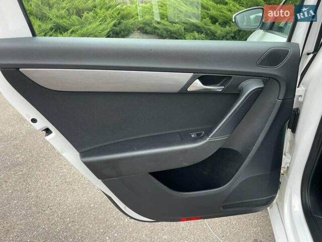 Білий Фольксваген Пассат, об'ємом двигуна 1.97 л та пробігом 255 тис. км за 11900 $, фото 31 на Automoto.ua