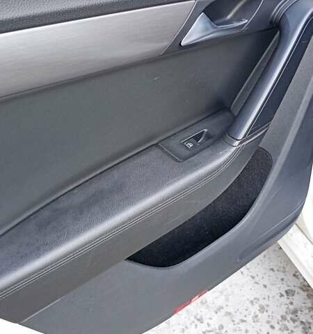 Белый Фольксваген Пассат, объемом двигателя 1.97 л и пробегом 270 тыс. км за 10400 $, фото 13 на Automoto.ua