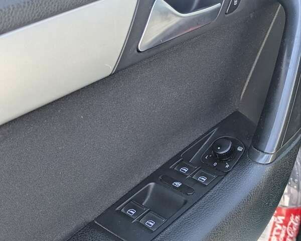 Белый Фольксваген Пассат, объемом двигателя 2 л и пробегом 225 тыс. км за 9800 $, фото 9 на Automoto.ua