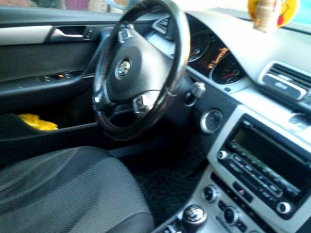 Білий Фольксваген Пассат, об'ємом двигуна 1.6 л та пробігом 237 тис. км за 9500 $, фото 1 на Automoto.ua