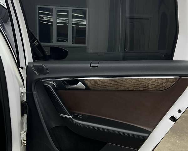 Белый Фольксваген Пассат, объемом двигателя 1.97 л и пробегом 275 тыс. км за 14000 $, фото 25 на Automoto.ua