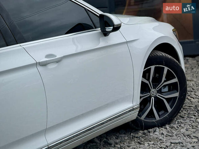 Белый Фольксваген Пассат, объемом двигателя 2 л и пробегом 252 тыс. км за 13999 $, фото 23 на Automoto.ua