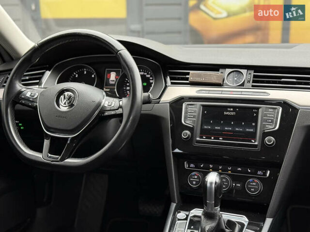 Белый Фольксваген Пассат, объемом двигателя 2 л и пробегом 252 тыс. км за 13999 $, фото 33 на Automoto.ua