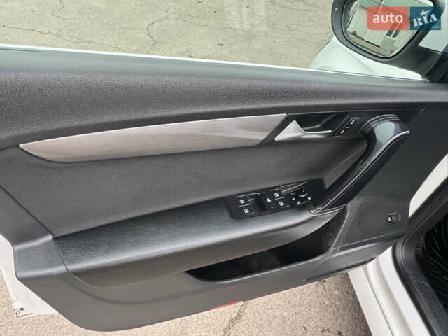 Білий Фольксваген Пассат, об'ємом двигуна 2 л та пробігом 276 тис. км за 12300 $, фото 33 на Automoto.ua