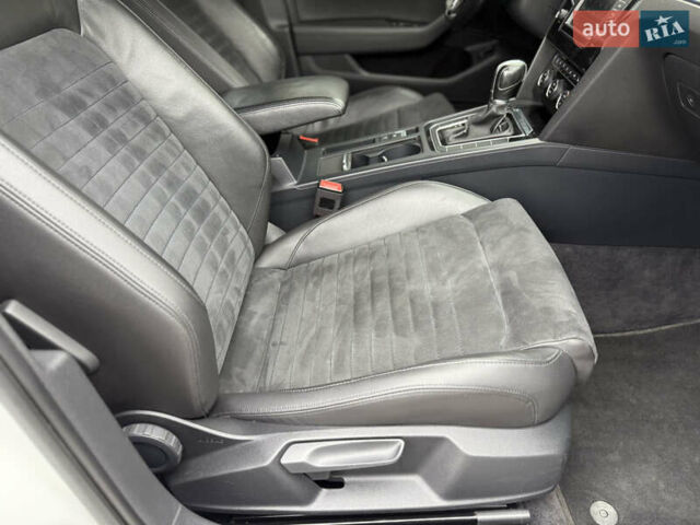 Белый Фольксваген Пассат, объемом двигателя 2 л и пробегом 252 тыс. км за 13999 $, фото 27 на Automoto.ua