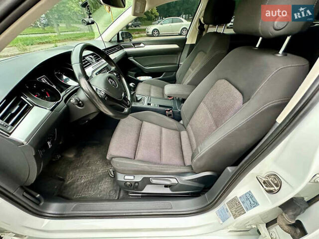 Белый Фольксваген Пассат, объемом двигателя 1.97 л и пробегом 293 тыс. км за 12700 $, фото 12 на Automoto.ua