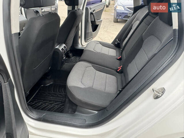 Білий Фольксваген Пассат, об'ємом двигуна 2 л та пробігом 276 тис. км за 12300 $, фото 67 на Automoto.ua