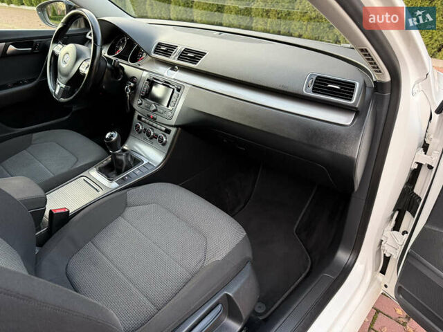 Белый Фольксваген Пассат, объемом двигателя 1.6 л и пробегом 227 тыс. км за 11999 $, фото 61 на Automoto.ua