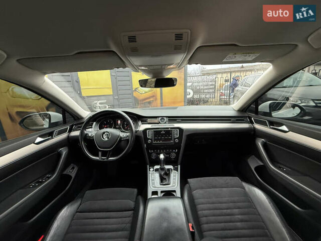 Белый Фольксваген Пассат, объемом двигателя 2 л и пробегом 252 тыс. км за 13999 $, фото 4 на Automoto.ua